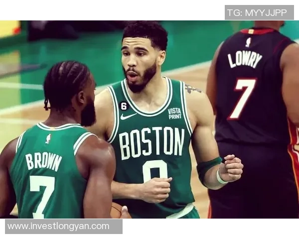 塔图姆赛场微妙小动作引发球迷热议专家纷纷分析其背后含义 塔图姆赛场微妙小动作引发球迷热议专家纷纷分析其背后含义